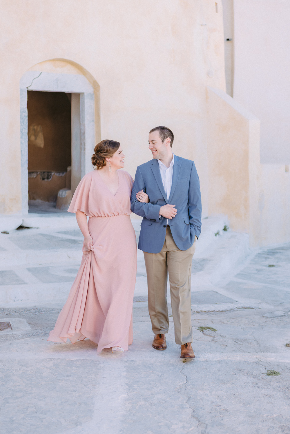 Honeymoon photoshoot in Santorini