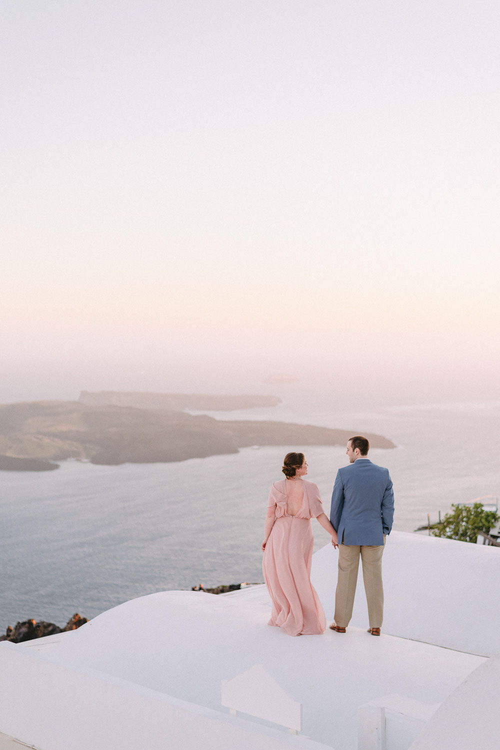Honeymoon photo shoot in Santorini