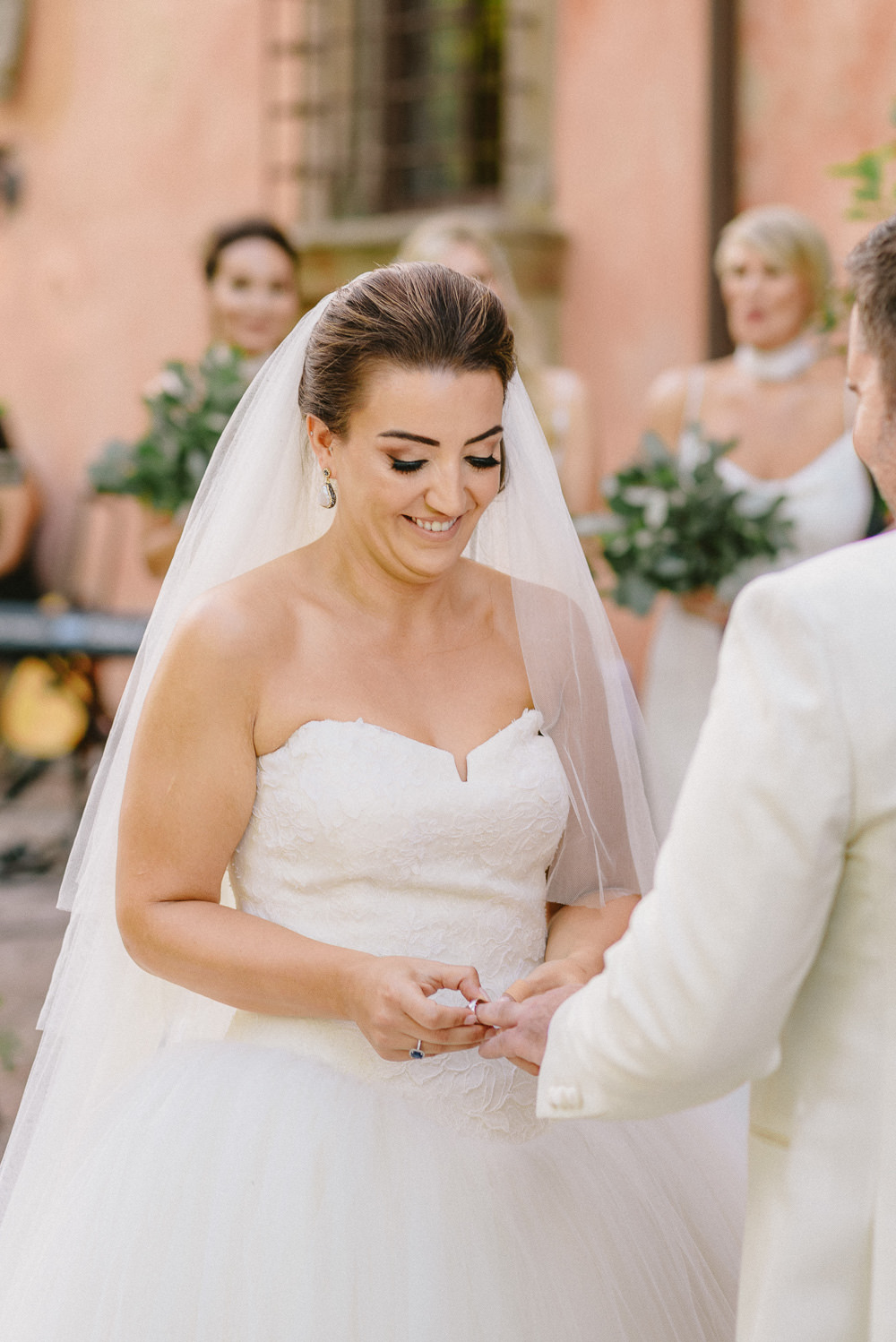 A wedding in Villa Vignamaggio, among the vineyards of Tuscany ...